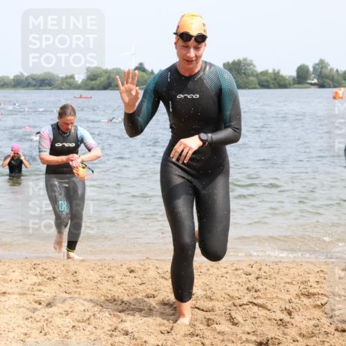21.06.2025 - 27. Vierlanden-Triathlon Lena Gebhardt http://msf.ph/oto/8033858 15.06.2025 11:18:37 Schwimmen 885, 909, 912, 925, 939, 970 meine-sportfotos.de