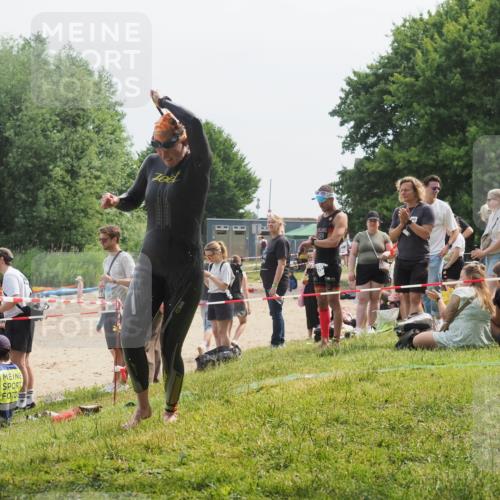 21.06.2025 - 27. Vierlanden-Triathlon KatJ http://msf.ph/oto/8033870 15.06.2025 11:17:07 Schwimmen 825, 945, 978 meine-sportfotos.de