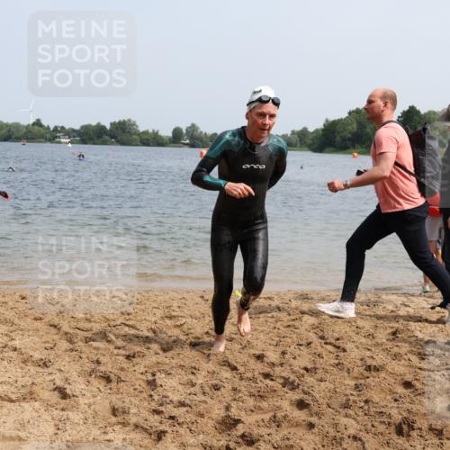 21.06.2025 - 27. Vierlanden-Triathlon Lena Gebhardt http://msf.ph/oto/8033884 15.06.2025 11:18:40 Schwimmen 885, 909, 912, 916, 925, 939 meine-sportfotos.de