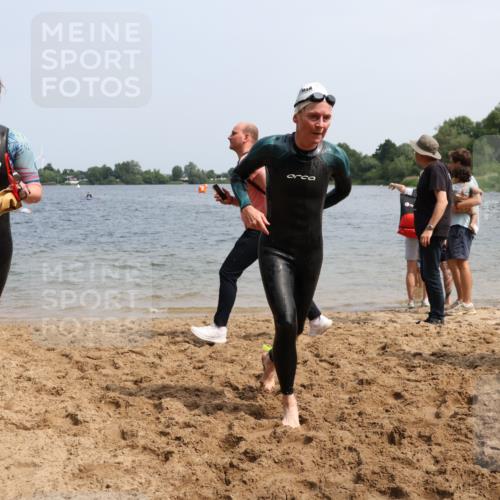21.06.2025 - 27. Vierlanden-Triathlon Lena Gebhardt http://msf.ph/oto/8033892 15.06.2025 11:18:40 Schwimmen 885, 909, 912, 916, 925, 939 meine-sportfotos.de