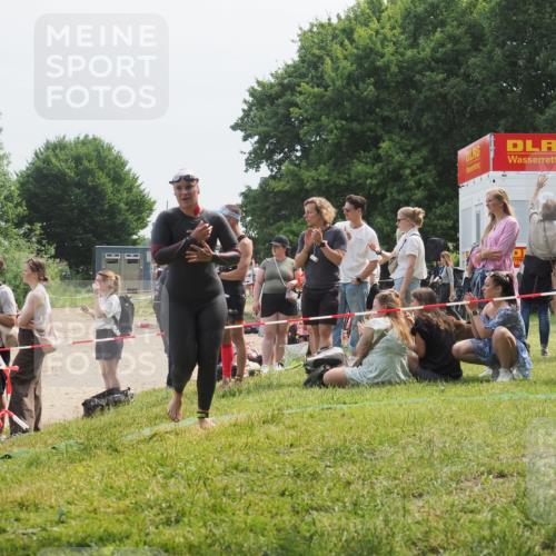 21.06.2025 - 27. Vierlanden-Triathlon KatJ http://msf.ph/oto/8033902 15.06.2025 11:17:10 Schwimmen 944, 945, 978, 979 meine-sportfotos.de