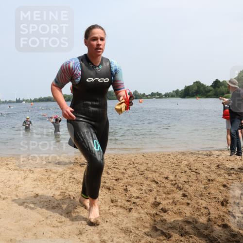 21.06.2025 - 27. Vierlanden-Triathlon Lena Gebhardt http://msf.ph/oto/8033904 15.06.2025 11:18:41 Schwimmen 885, 909, 916, 925, 939 meine-sportfotos.de