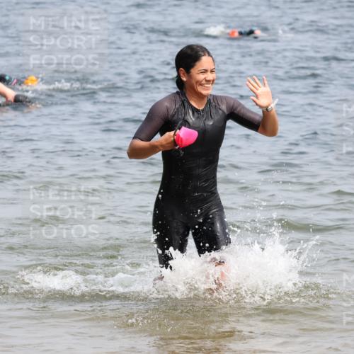 21.06.2025 - 27. Vierlanden-Triathlon Lena Gebhardt http://msf.ph/oto/8033916 15.06.2025 11:18:43 Schwimmen 885, 909, 916, 925, 939 meine-sportfotos.de