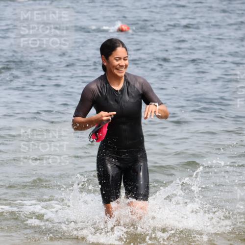 21.06.2025 - 27. Vierlanden-Triathlon Lena Gebhardt http://msf.ph/oto/8033921 15.06.2025 11:18:43 Schwimmen 885, 909, 916, 925, 939 meine-sportfotos.de