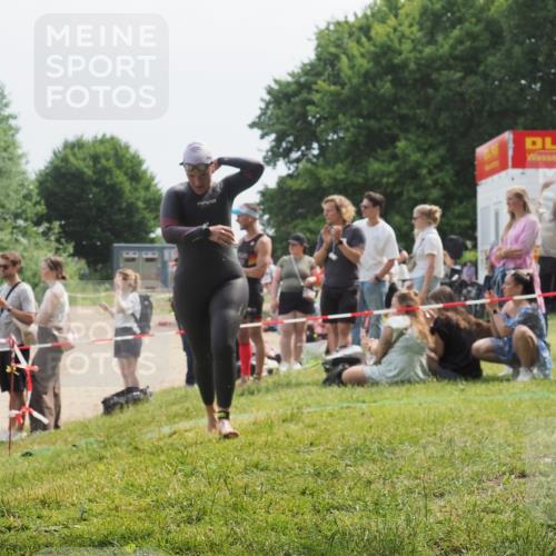 21.06.2025 - 27. Vierlanden-Triathlon KatJ http://msf.ph/oto/8033927 15.06.2025 11:17:11 Schwimmen 944, 945, 978, 979 meine-sportfotos.de