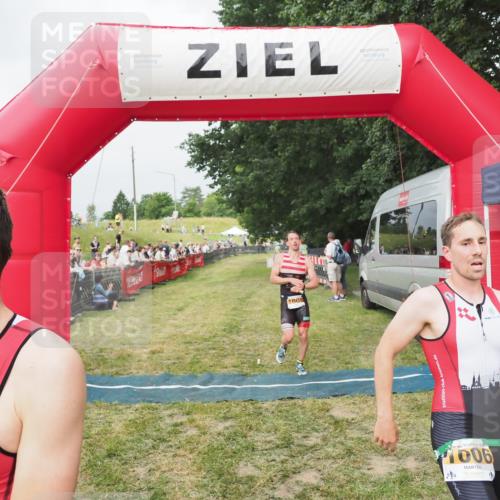 21.06.2025 - 27. Vierlanden-Triathlon MichiJ http://msf.ph/oto/8033947 15.06.2026 12:56:49 Ziel 725, 1004, 1006, 1007, 1008 meine-sportfotos.de