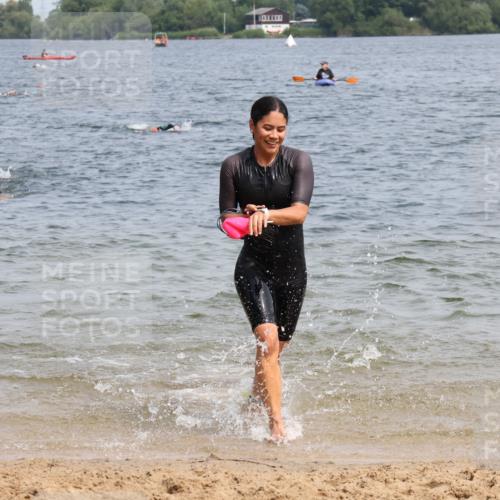 21.06.2025 - 27. Vierlanden-Triathlon Lena Gebhardt http://msf.ph/oto/8033949 15.06.2025 11:18:44 Schwimmen 885, 909, 916, 925, 939 meine-sportfotos.de