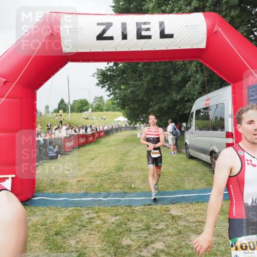 21.06.2025 - 27. Vierlanden-Triathlon MichiJ http://msf.ph/oto/8033951 15.06.2026 12:56:49 Ziel 725, 1004, 1006, 1007, 1008 meine-sportfotos.de
