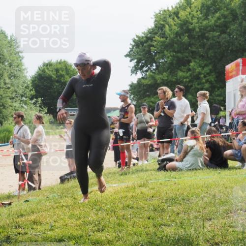 21.06.2025 - 27. Vierlanden-Triathlon KatJ http://msf.ph/oto/8033952 15.06.2025 11:17:11 Schwimmen 944, 945, 978, 979 meine-sportfotos.de