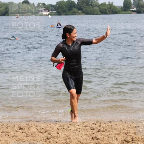 21.06.2025 - 27. Vierlanden-Triathlon Lena Gebhardt http://msf.ph/oto/8033954 15.06.2025 11:18:45 Schwimmen 885, 909, 916, 925, 939 meine-sportfotos.de