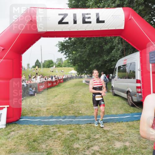 21.06.2025 - 27. Vierlanden-Triathlon MichiJ http://msf.ph/oto/8033955 15.06.2026 12:56:49 Ziel 725, 1004, 1006, 1007, 1008 meine-sportfotos.de