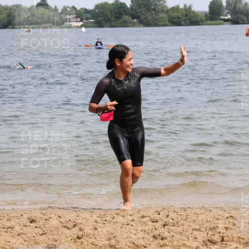 21.06.2025 - 27. Vierlanden-Triathlon Lena Gebhardt http://msf.ph/oto/8033957 15.06.2025 11:18:45 Schwimmen 885, 909, 916, 925, 939 meine-sportfotos.de