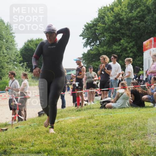 21.06.2025 - 27. Vierlanden-Triathlon KatJ http://msf.ph/oto/8033963 15.06.2025 11:17:12 Schwimmen 944, 945, 978, 979 meine-sportfotos.de