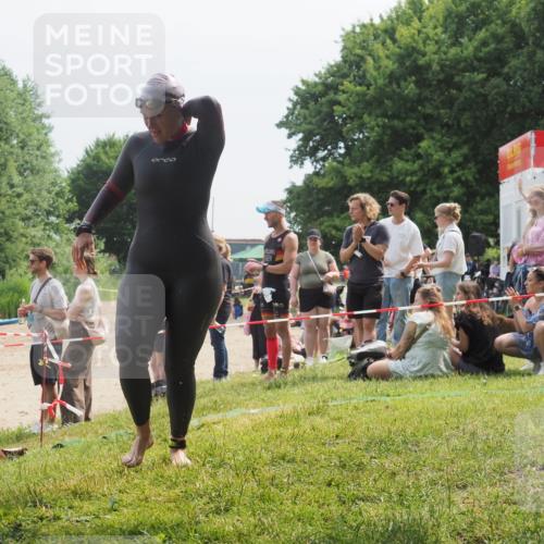 21.06.2025 - 27. Vierlanden-Triathlon KatJ http://msf.ph/oto/8033967 15.06.2025 11:17:12 Schwimmen 944, 945, 978, 979 meine-sportfotos.de