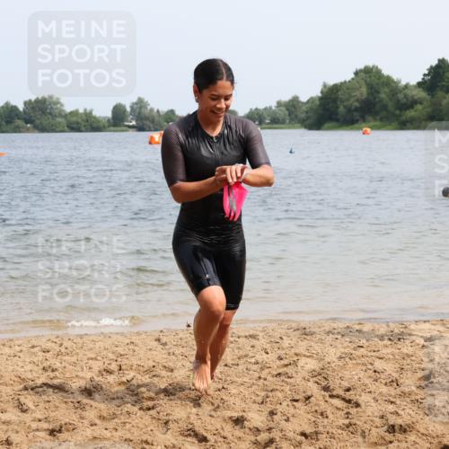 21.06.2025 - 27. Vierlanden-Triathlon Lena Gebhardt http://msf.ph/oto/8033976 15.06.2025 11:18:47 Schwimmen 885, 909, 916, 925, 939 meine-sportfotos.de