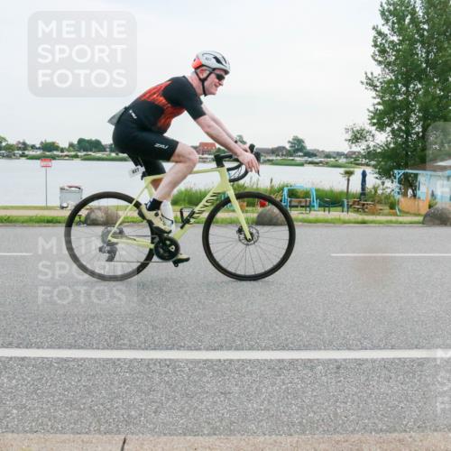 15.06.2025 - 27. Vierlanden-Triathlon H.Heesch http://msf.ph/oto/8033977 15.06.2025 10:42:13 Radfahren 827 meine-sportfotos.de