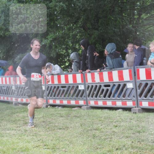 21.06.2025 - 27. Vierlanden-Triathlon KatJ http://msf.ph/oto/8033978 15.06.2025 13:47:12 Ziel 84, 1147 meine-sportfotos.de
