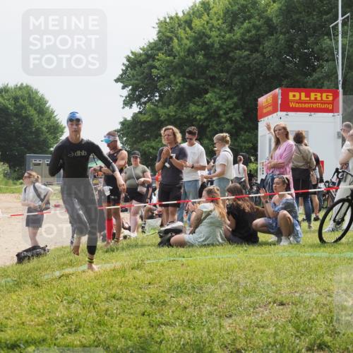 21.06.2025 - 27. Vierlanden-Triathlon KatJ http://msf.ph/oto/8033979 15.06.2025 11:17:15 Schwimmen 944, 945, 979 meine-sportfotos.de