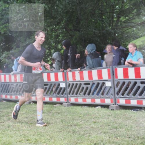 21.06.2025 - 27. Vierlanden-Triathlon KatJ http://msf.ph/oto/8033988 15.06.2025 13:47:12 Ziel 84, 1147 meine-sportfotos.de
