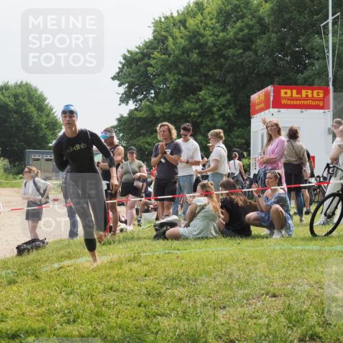 21.06.2025 - 27. Vierlanden-Triathlon KatJ http://msf.ph/oto/8033991 15.06.2025 11:17:15 Schwimmen 944, 945, 979 meine-sportfotos.de