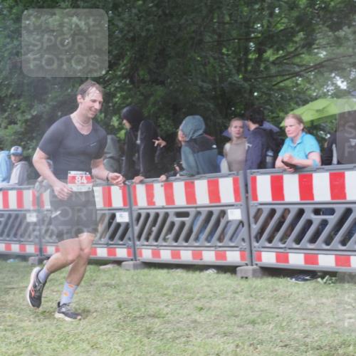 21.06.2025 - 27. Vierlanden-Triathlon KatJ http://msf.ph/oto/8033993 15.06.2025 13:47:12 Ziel 84, 1147 meine-sportfotos.de