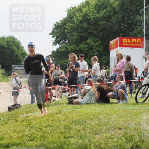 21.06.2025 - 27. Vierlanden-Triathlon KatJ http://msf.ph/oto/8033996 15.06.2025 11:17:15 Schwimmen 944, 945, 979 meine-sportfotos.de
