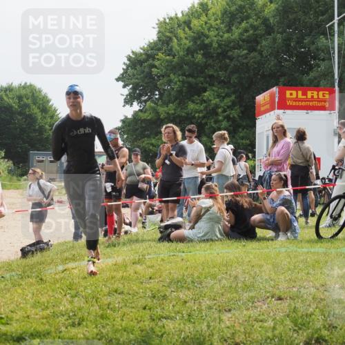 21.06.2025 - 27. Vierlanden-Triathlon KatJ http://msf.ph/oto/8034001 15.06.2025 11:17:15 Schwimmen 944, 945, 979 meine-sportfotos.de