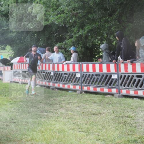 21.06.2025 - 27. Vierlanden-Triathlon KatJ http://msf.ph/oto/8034012 15.06.2025 13:47:18 Ziel 1124, 1147 meine-sportfotos.de