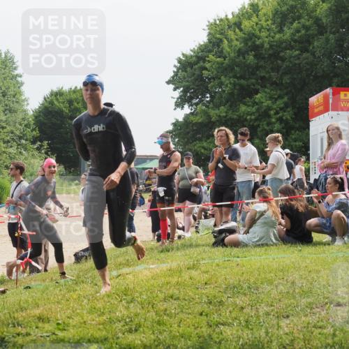 21.06.2025 - 27. Vierlanden-Triathlon KatJ http://msf.ph/oto/8034015 15.06.2025 11:17:16 Schwimmen 944, 945, 979 meine-sportfotos.de