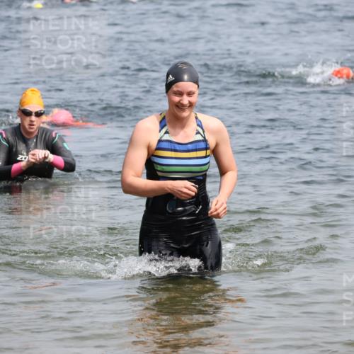 21.06.2025 - 27. Vierlanden-Triathlon Lena Gebhardt http://msf.ph/oto/8034043 15.06.2025 11:18:56 Schwimmen 885, 916, 942 meine-sportfotos.de