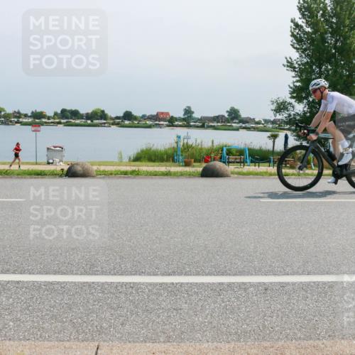 21.06.2025 - 27. Vierlanden-Triathlon H.Heesch http://msf.ph/oto/8034044 15.06.2025 11:41:06 Radfahren 649, 715, 867, 883 meine-sportfotos.de