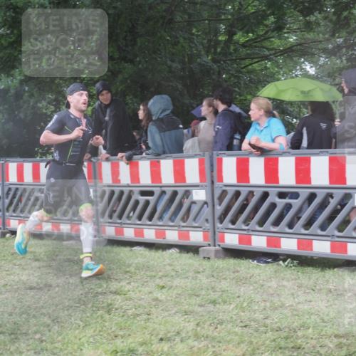 21.06.2025 - 27. Vierlanden-Triathlon KatJ http://msf.ph/oto/8034047 15.06.2025 13:47:19 Ziel 1124, 1147 meine-sportfotos.de