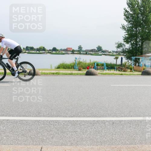 21.06.2025 - 27. Vierlanden-Triathlon H.Heesch http://msf.ph/oto/8034049 15.06.2025 11:41:07 Radfahren 649, 715, 867, 883, 884 meine-sportfotos.de