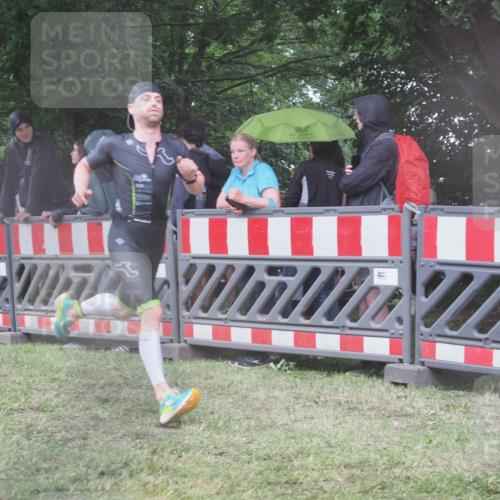 21.06.2025 - 27. Vierlanden-Triathlon KatJ http://msf.ph/oto/8034060 15.06.2025 13:47:20 Ziel 1124, 1147 meine-sportfotos.de