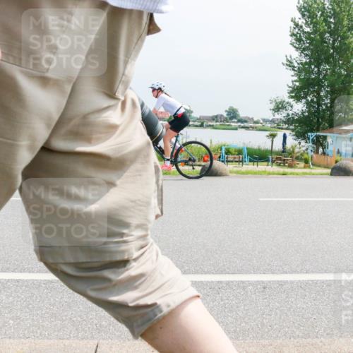 21.06.2025 - 27. Vierlanden-Triathlon H.Heesch http://msf.ph/oto/8034062 15.06.2025 11:41:07 Radfahren 649, 715, 867, 883, 884 meine-sportfotos.de