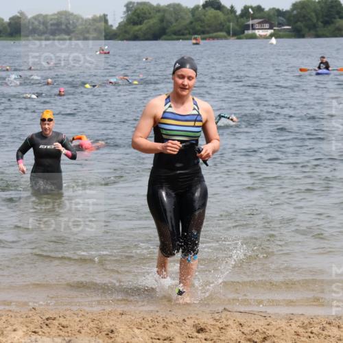 21.06.2025 - 27. Vierlanden-Triathlon Lena Gebhardt http://msf.ph/oto/8034066 15.06.2025 11:19:00 Schwimmen 876, 916, 942 meine-sportfotos.de