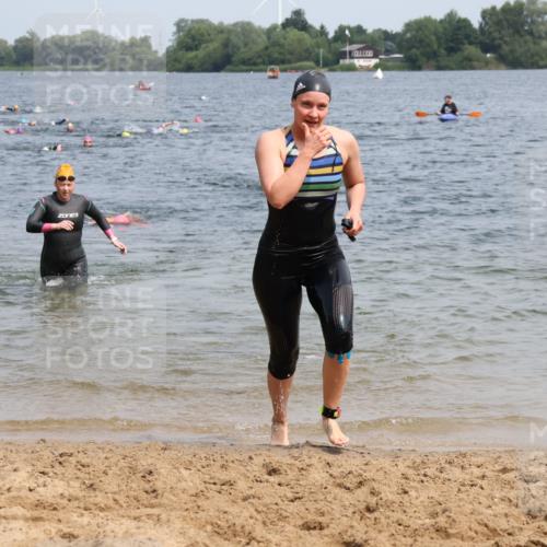 21.06.2025 - 27. Vierlanden-Triathlon Lena Gebhardt http://msf.ph/oto/8034069 15.06.2025 11:19:00 Schwimmen 876, 916, 942 meine-sportfotos.de