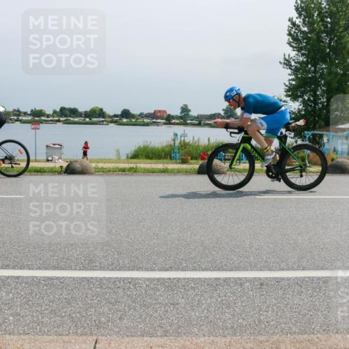 21.06.2025 - 27. Vierlanden-Triathlon H.Heesch http://msf.ph/oto/8034075 15.06.2025 11:41:08 Radfahren 715, 867, 883, 884 meine-sportfotos.de