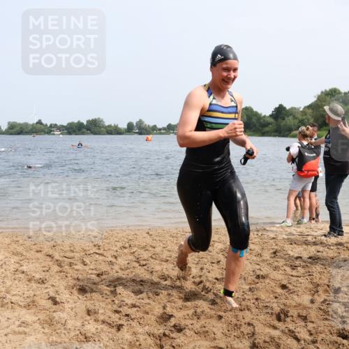 21.06.2025 - 27. Vierlanden-Triathlon Lena Gebhardt http://msf.ph/oto/8034103 15.06.2025 11:19:03 Schwimmen 876, 942 meine-sportfotos.de