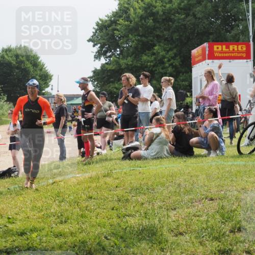 21.06.2025 - 27. Vierlanden-Triathlon KatJ http://msf.ph/oto/8034105 15.06.2025 11:17:25 Schwimmen 911, 944 meine-sportfotos.de