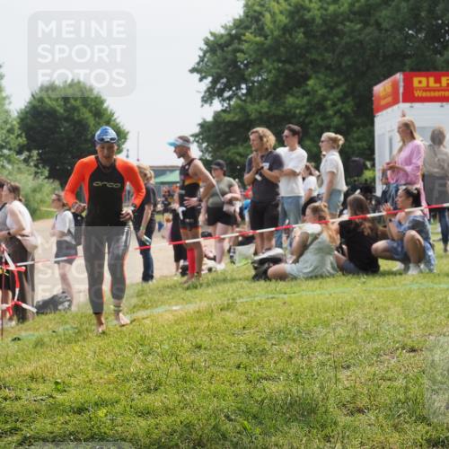 21.06.2025 - 27. Vierlanden-Triathlon KatJ http://msf.ph/oto/8034117 15.06.2025 11:17:25 Schwimmen 911, 944 meine-sportfotos.de