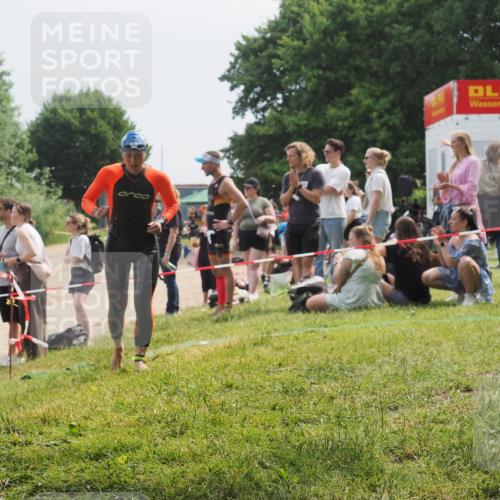 21.06.2025 - 27. Vierlanden-Triathlon KatJ http://msf.ph/oto/8034121 15.06.2025 11:17:25 Schwimmen 911, 944 meine-sportfotos.de