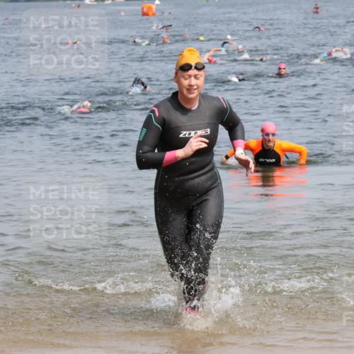 21.06.2025 - 27. Vierlanden-Triathlon Lena Gebhardt http://msf.ph/oto/8034122 15.06.2025 11:19:04 Schwimmen 876, 942 meine-sportfotos.de