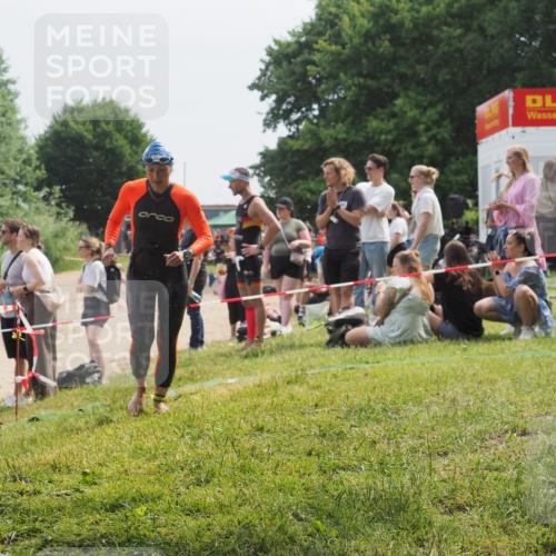 21.06.2025 - 27. Vierlanden-Triathlon KatJ http://msf.ph/oto/8034126 15.06.2025 11:17:26 Schwimmen 911, 944 meine-sportfotos.de