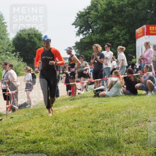 21.06.2025 - 27. Vierlanden-Triathlon KatJ http://msf.ph/oto/8034135 15.06.2025 11:17:26 Schwimmen 911, 944 meine-sportfotos.de