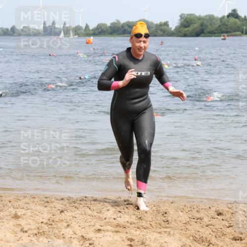 21.06.2025 - 27. Vierlanden-Triathlon Lena Gebhardt http://msf.ph/oto/8034137 15.06.2025 11:19:06 Schwimmen 876, 942 meine-sportfotos.de