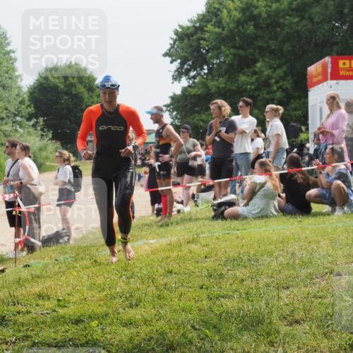 21.06.2025 - 27. Vierlanden-Triathlon KatJ http://msf.ph/oto/8034139 15.06.2025 11:17:26 Schwimmen 911, 944 meine-sportfotos.de