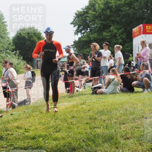 21.06.2025 - 27. Vierlanden-Triathlon KatJ http://msf.ph/oto/8034143 15.06.2025 11:17:26 Schwimmen 911, 944 meine-sportfotos.de