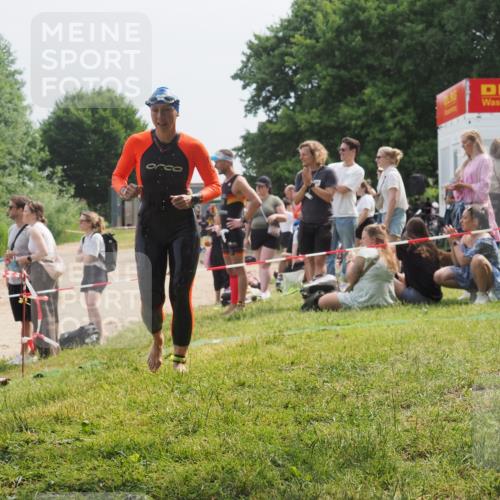 21.06.2025 - 27. Vierlanden-Triathlon KatJ http://msf.ph/oto/8034148 15.06.2025 11:17:26 Schwimmen 911, 944 meine-sportfotos.de