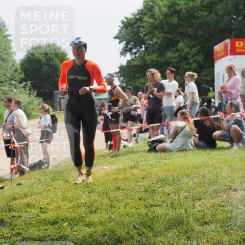 21.06.2025 - 27. Vierlanden-Triathlon KatJ http://msf.ph/oto/8034151 15.06.2025 11:17:26 Schwimmen 911, 944 meine-sportfotos.de
